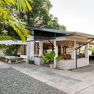 Tata Amado: 3-Bedroom Vacation Home + Pool + Sauna Morong  Exterior photo