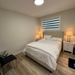 2 Bedroom 2 Washrooms Brand New Beautiful & Cozy Suite YYC Exterior photo