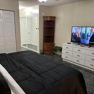 Miami-Peaceful King Bedroom With 55 Inch Smart Tv, 800 Wifi Near Fiu-Dolphin-Mia Exterior photo