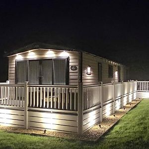 Hot Tub Lodge Cornwall - Meadow Lakes Holiday Park St Austell Exterior photo