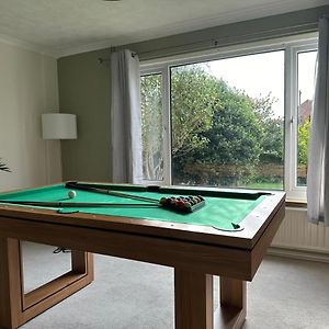 3 Bed House - Parking - Pool Table - Close To A1 Balderton Exterior photo