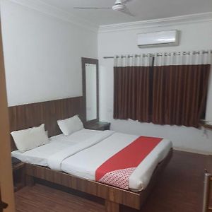 Spot On 80793G Abhay Guest House Shegaon Exterior photo