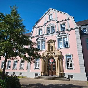 Historisches Deluxe Apartment Im Marianum Neuss Exterior photo