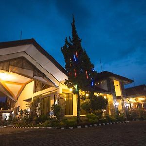 Sangga Buana Resort & Convention Hotel Pacet  Exterior photo