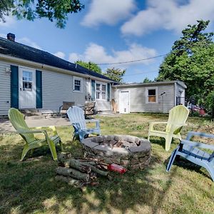 Family-Friendly Fortville Rental Home With Fire Pit! Exterior photo