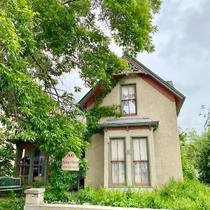 Pansy'S Parlor Bed & Breakfast Bed and Breakfast Golden Exterior photo