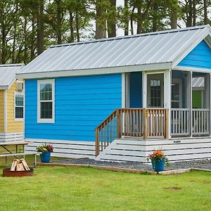 Jellystone Park Chincoteague Island Villa Room photo