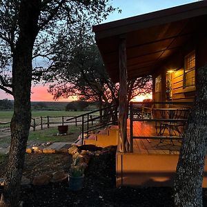 Hickory Ridge Hideaway Cabin - Romantic, Peaceful Llano Exterior photo
