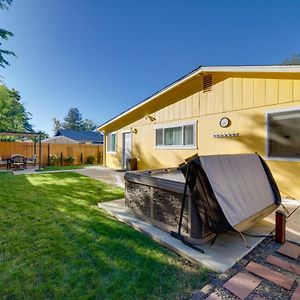 Sparks Retreat With Private Hot Tub And Cozy Fireplace Villa Exterior photo