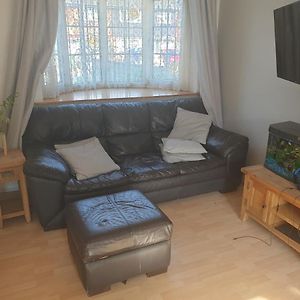 Harry Potter Theme Double Room In Shared House Watford  Exterior photo