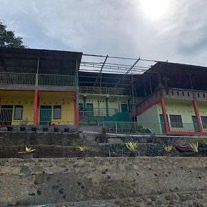 Hotel Reddoorz Near Pelabuhan Ajibata Parapat Exterior photo