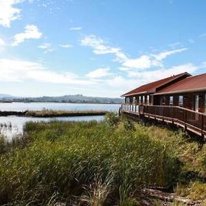 Apartamento Charming Hideaway Overlooking The Astoria Waters Exterior photo