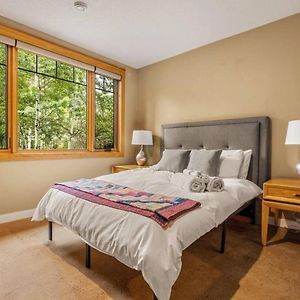Apartamento Suburban Getaway With Mountain Views And Wildlife YYC Exterior photo