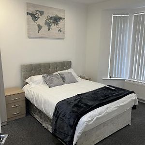 Room With King Size Bed And Private En Suite Bathroom In The Centre Watford  Exterior photo