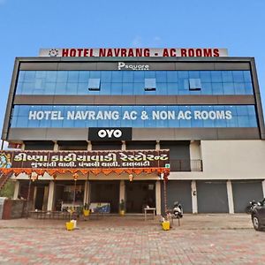 Oyo Flagship Hotel Navrang Hālol Exterior photo