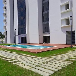 Apartamento Luxurious Penthouse With Luxurious Pool Sekondi-Takoradi Exterior photo