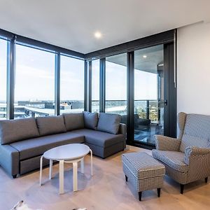 Modern 2Br 2Ba Abode With Balcony View & Gym Access Villa Glen Waverley Exterior photo