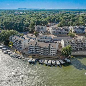 Dells Lakefront Escape - Couples Or Families Villa Wisconsin Dells Exterior photo