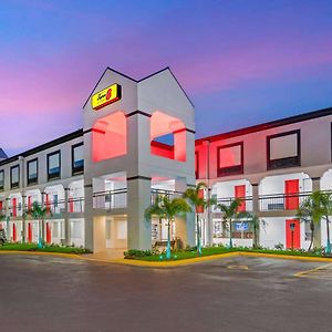 Hotel Super 8 By Wyndham Orlando Near Florida Mall Exterior photo