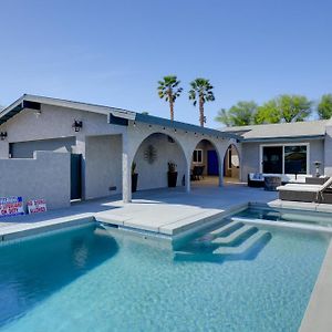 Retreat With Theater Room And Pool Deck In Palm Desert Exterior photo