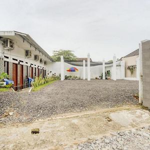 Oemah Ratu Hostel Syariah Redpartner Bandar Lampung Exterior photo