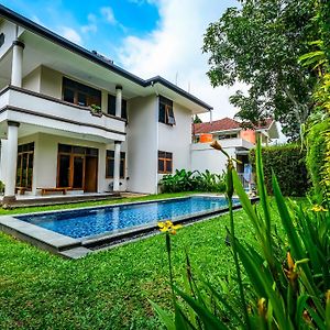 Andaru Graha Puspa For Family And Friends Villa Bandung Exterior photo