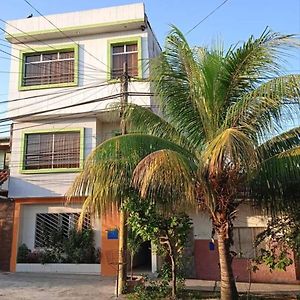 201 Rv Apartments Iquitos-Apartamento Segundo Piso Con Balcon A Piscina Exterior photo