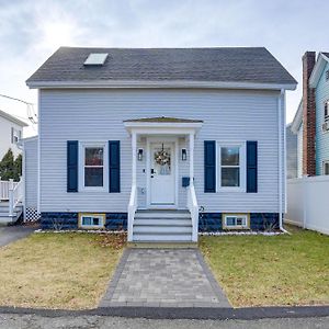 Coastal Lynn Escape With Fireplace 3 Mi To Beaches Villa Exterior photo