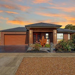 Apartamento Windsor Castle Shepparton Exterior photo