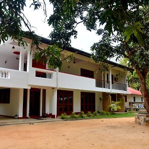 Ranathisara Grand Hotel Kurunegala Exterior photo
