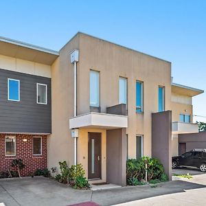 Nice & Quiet 2-Bed By Shops & Airport Melburne Exterior photo