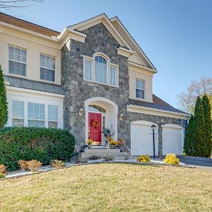 Spacious Woodbridge Home Near Leesylvania Park! Exterior photo