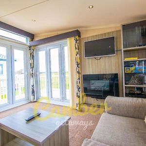 Mp502 - Camber Sands Holiday Park - Sleeps 6 - Small Dog - Gated Decking - Amazing Marsh Views Exterior photo