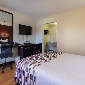 Sacramento Inn & Suites Exterior photo