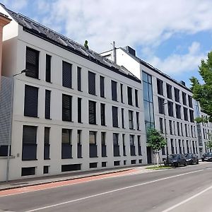 Apartamento Euphoria Zentral - Parkplatz - Kuche - Netflix Wiener Neustadt Exterior photo