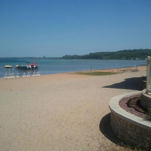 First Class Suite On East Grand Traverse Bay Traverse City Exterior photo