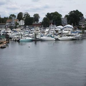 Apartamento The Yachts Of Fun House In Cranston Exterior photo