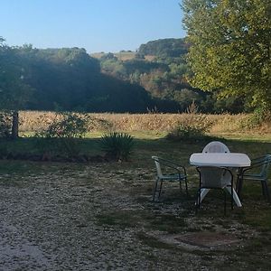 Apartamento logement indépendant LE POULAILLER proche Guédelon Treigny Exterior photo