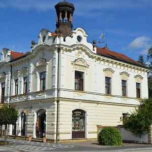 Hotel Penzion Vezicka Lázně Bělohrad Exterior photo