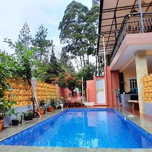 Vila Dinar Mountain View Lembang Villa Exterior photo