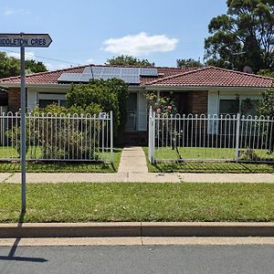 #Bidwill Gardens On Middleton# Private Room King Size Bed Or Open Lounge Room Floor Mattress Shared Bathroom Free Kitchen Essentials Fast Nbn Wifi Hdtv Kayo Sports Youtube Free Laundry Facilities Transportation And Meal Services Available On Request Sídney Exterior photo