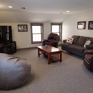 Spacious, Pet Friendly, In The Heart Of Downtown New Glarus Exterior photo