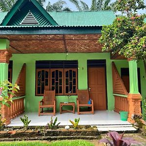Hotel Wisma Batu Mandi And Offers Jungle Tours Bukit Lawang Exterior photo