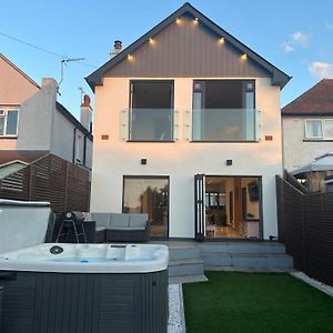 Broadway Beach Home With Hot Tub Herne Bay Exterior photo