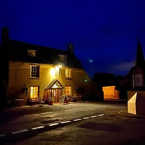 Hotel Royal Oak Ramsden Exterior photo