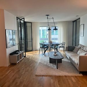 Newly Produced And Bright Apartment Close To Metro Solna Exterior photo