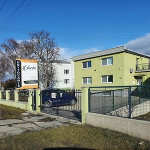 Apartamento Ubytovanie Nitra - Luzianky Privat Iveta Exterior photo