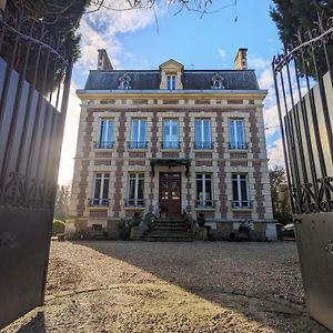 Le Domaine des Prés du Hom Bed and Breakfast Bézu-Saint-Éloi Exterior photo