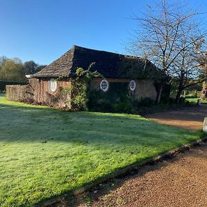 The Cowshed - Converted Barn/Dairy Felbridge Exterior photo