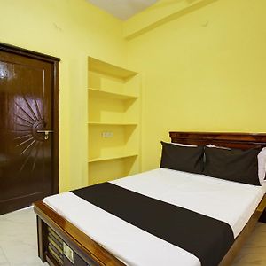 Oyo A1 Guest House Hyderabad Exterior photo